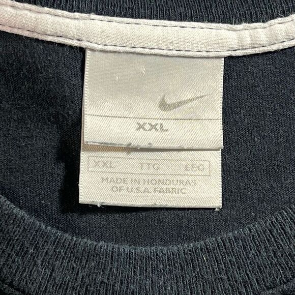Vintage Y2K Nike Essential Tee - Picture 3 of 4